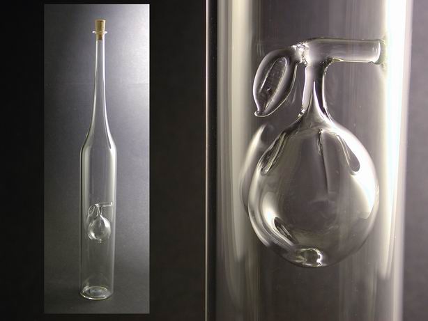 Bouteille avec coing